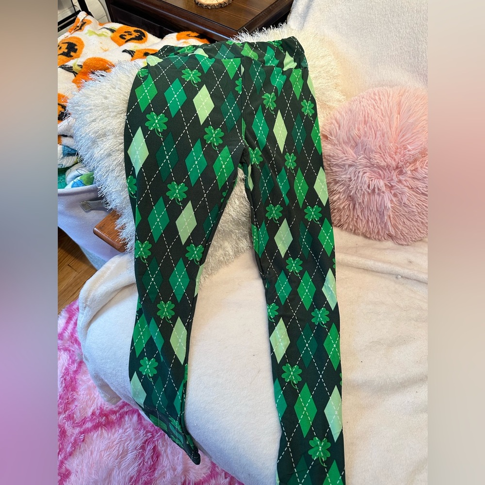 St Patrick’s Day One Size Lularoe leggings in excellent condition.
